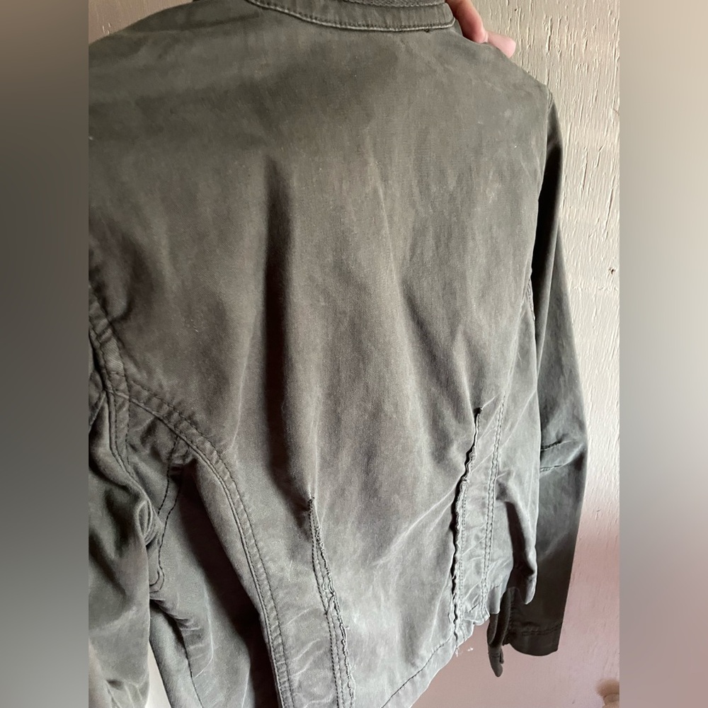 Lightweight Stylish Jacket - Picture 2 of 5